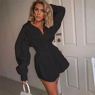 ARIANA - Robe chemise noire et blanche unie à taille plissée – Élégance et style intemporel